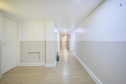 Stanza privata in Avenida Fontes Pereira de Melo, immagine 26 di 37