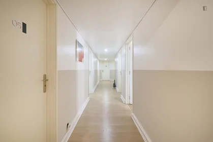 Stanza privata in Avenida Fontes Pereira de Melo, immagine 31 di 37