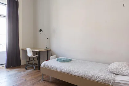 Stanza privata in Av. Almirante Reis, immagine 1 di 17