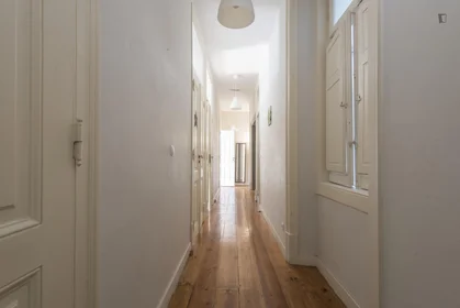 Stanza privata in Av. Almirante Reis, immagine 13 di 17