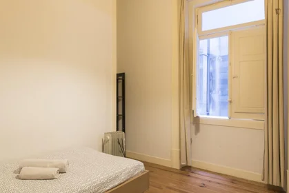 Private room at Av. Almirante Reis, image 1 of 10