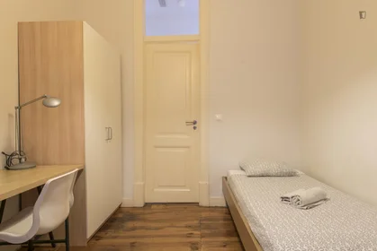 Stanza privata in Av. Almirante Reis, immagine 2 di 17