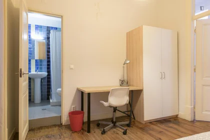 Stanza privata in Av. Almirante Reis, immagine 4 di 17