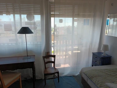 Quarto para alugar com cama de casal em Lisboa