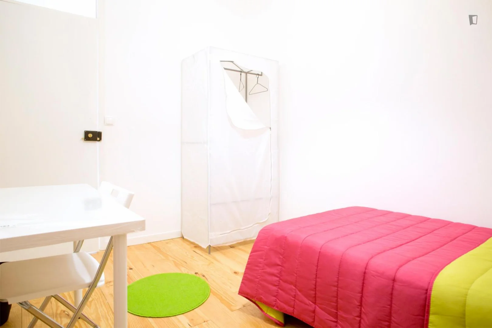 Funktionelles Studentenzimmer perfekt zum Studieren in 
