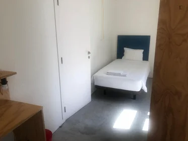 Private room at Avenida Almirante Reis, image 1 of 10