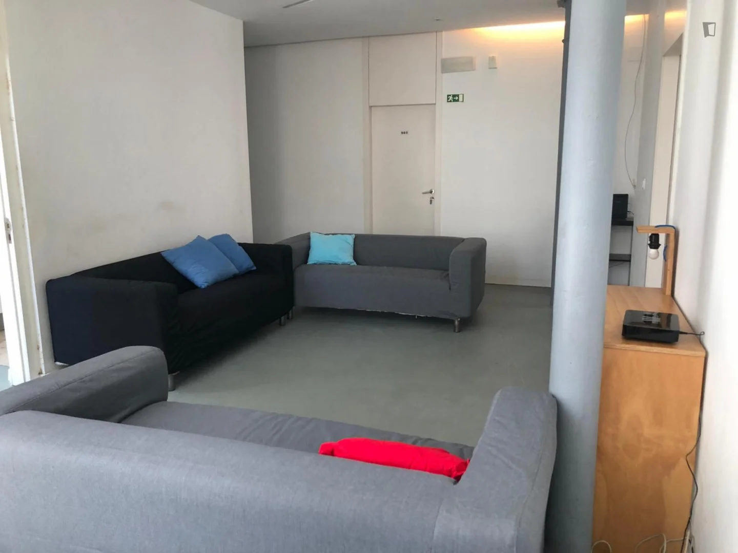Bright and airy student room with easy university access in 