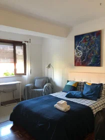 Chambre privée à Av. Infante Dom Henrique, image 1 de 10