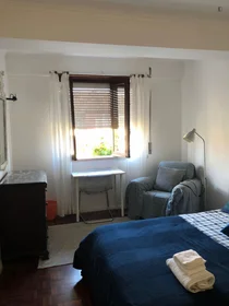 Chambre privée à Av. Infante Dom Henrique, image 2 de 28