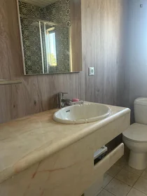 Chambre privée à Av. Infante Dom Henrique, image 14 de 28