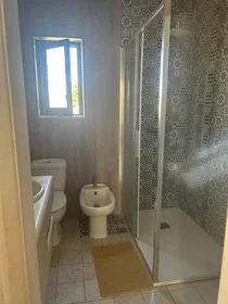 Chambre privée à Av. Infante Dom Henrique, image 15 de 28