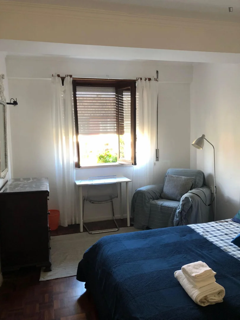 Chambre d'étudiant fonctionnelle parfaite pour étudier dans 