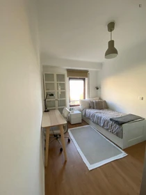 Helles Privatzimmer in Lisboa