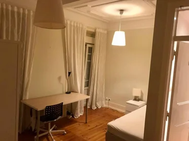 Private room at Rua Carvalho Araújo, image 2 of 20