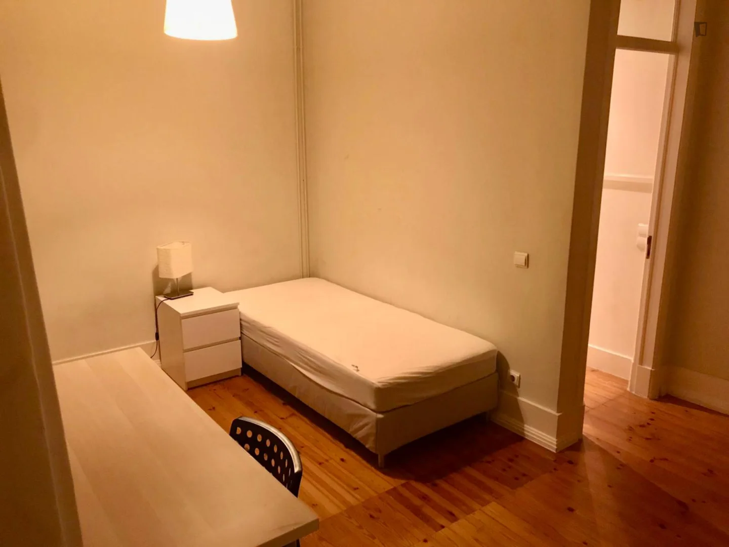 Funktionelles Studentenzimmer perfekt zum Studieren in 