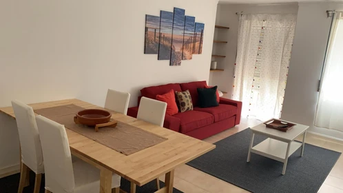 Alojamiento con 3 habitaciones en Carcavelos