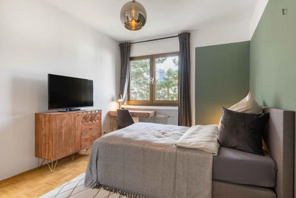 Quarto para alugar com cama de casal em Frankfurt