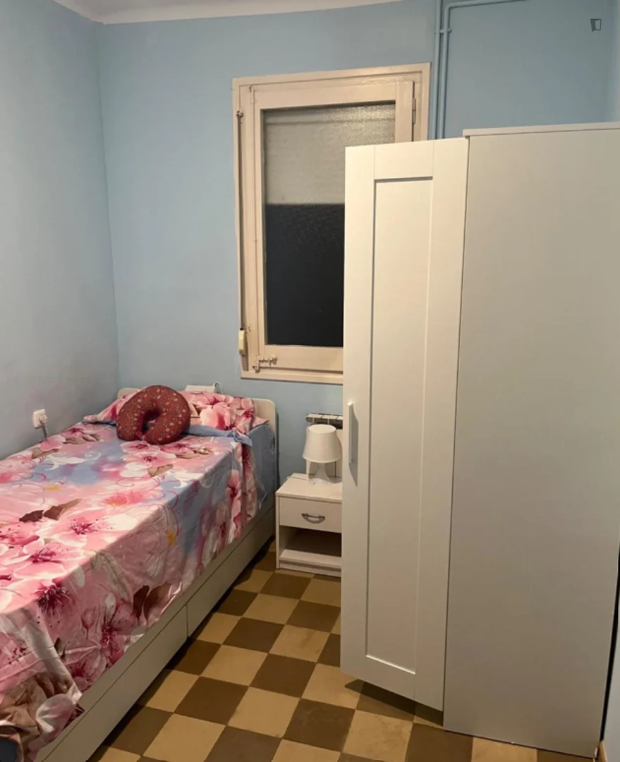 Habitación en apartamento estudiantil en alquiler en , completamente amueblado