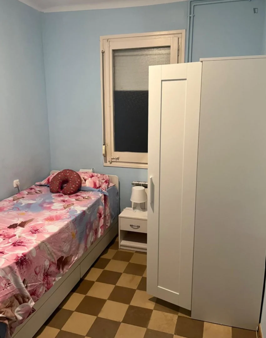 Habitación para estudiantes en  con área de estudio y facilidades compartidas