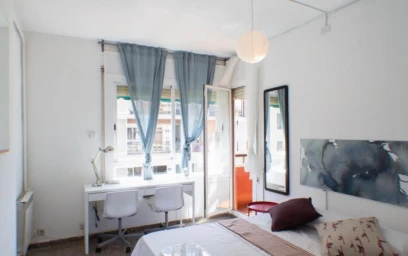 Private room at Carrer del Comte Borrell, image 1 of 14