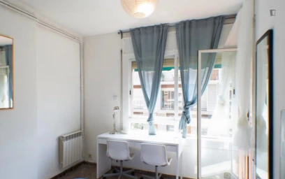 Private room at Carrer del Comte Borrell, image 3 of 14