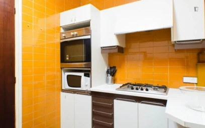 Private room at Carrer del Comte Borrell, image 6 of 14