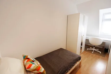 Chambre privée à Thälmannstraße, Krämpfervorstadt, image 1 de 10