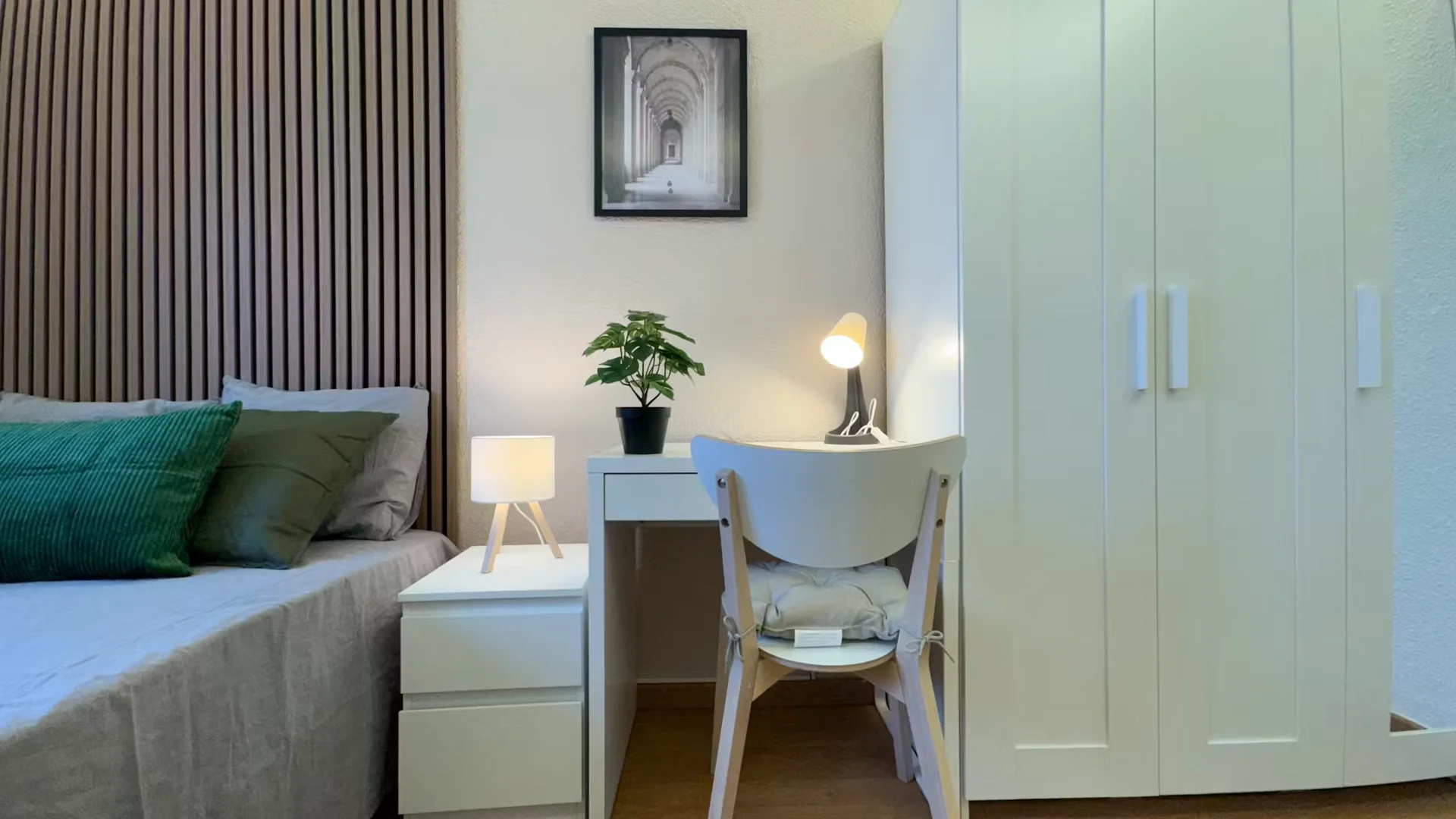 Comfortable and spacious student room in 
