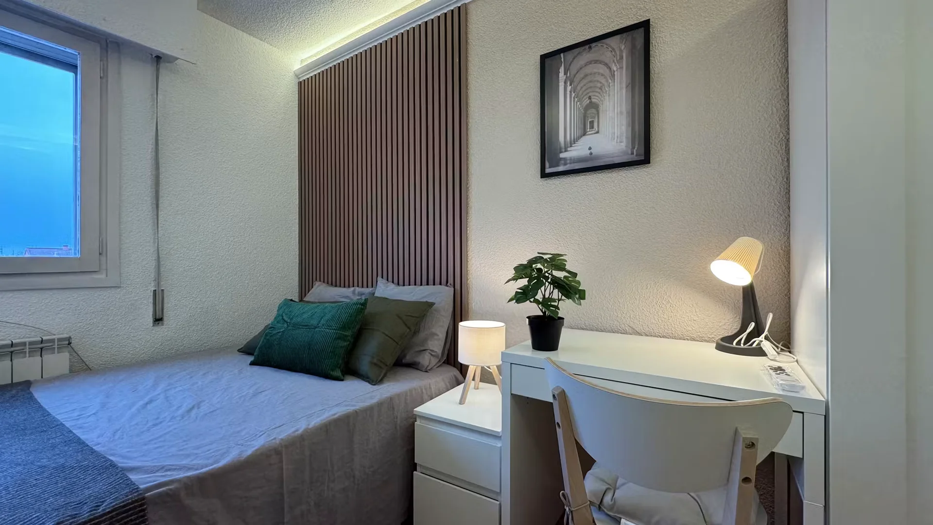Comfortable and spacious student room in 
