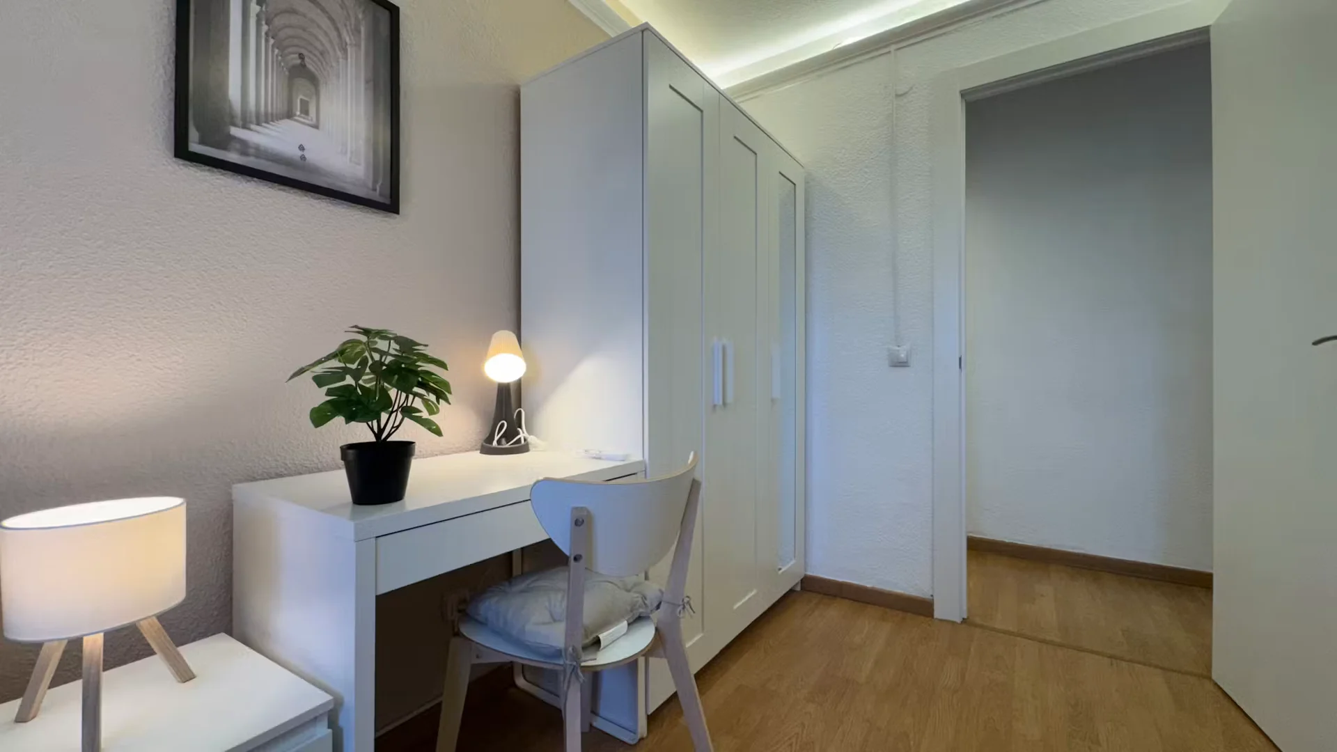 Comfortable and spacious student room in 