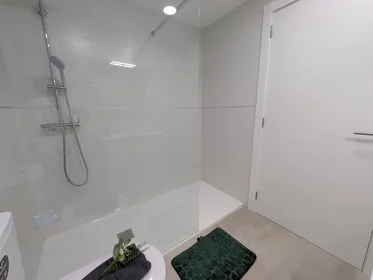 Chambre privée à Carrer de Cristóbal Sorní, image 6 de 10