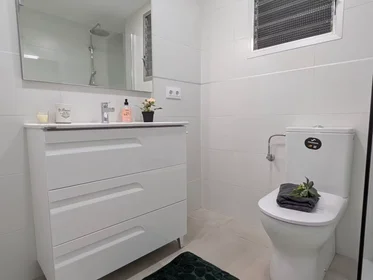 Chambre privée à Carrer de Cristóbal Sorní, image 8 de 10