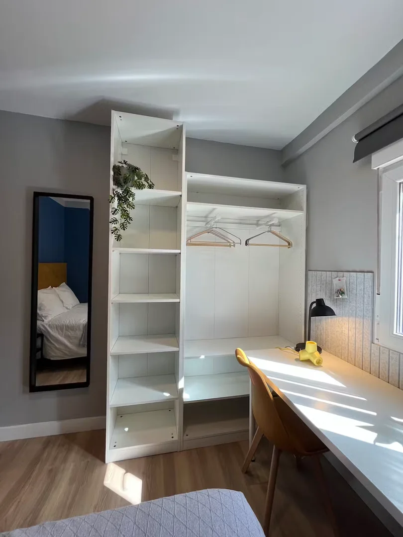 Chambre d'étudiant économique avec emplacement pratique dans 