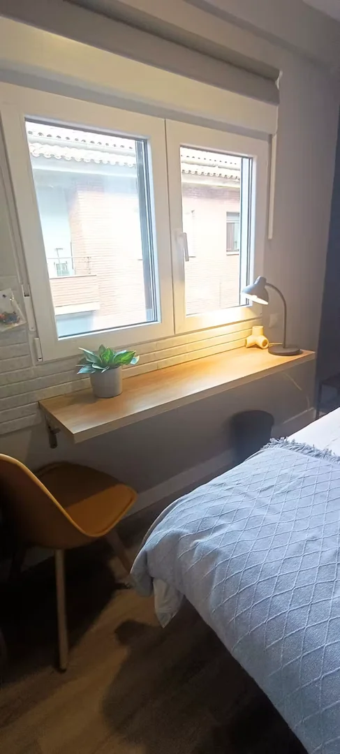 Chambre conviviale pour les étudiants dans  avec des équipements modernes