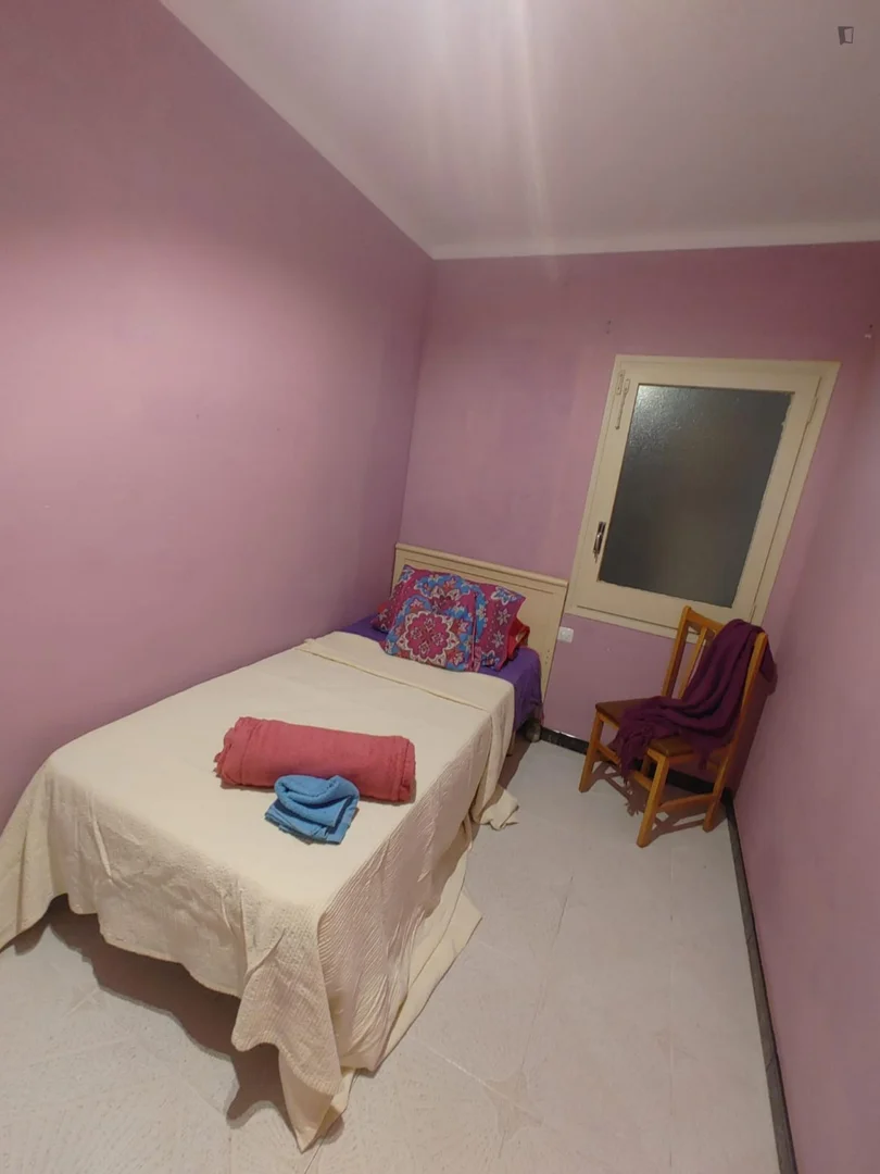 Habitación asequible para estudiantes con buena iluminación en 