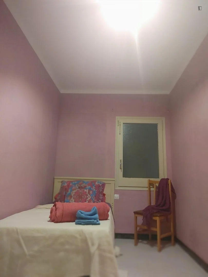 Habitación en apartamento estudiantil en alquiler en , completamente amueblado