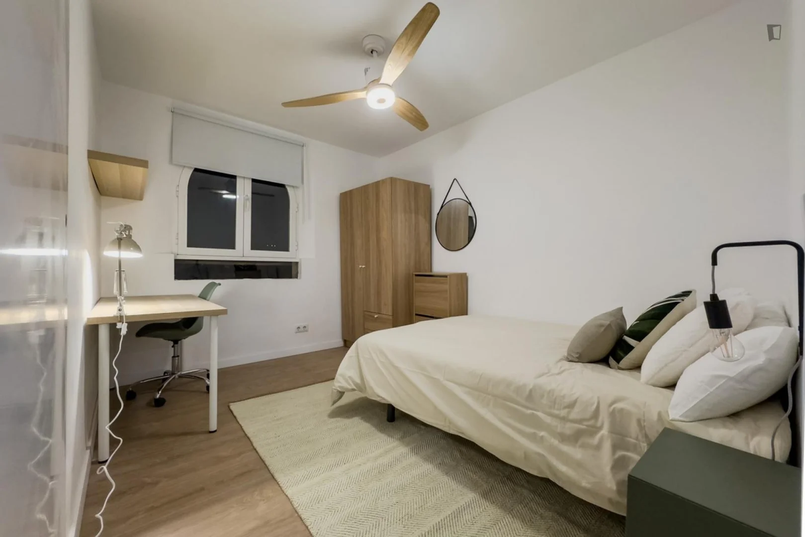 Helles und luftiges Studentenzimmer mit einfachem Zugang zur Universität in 