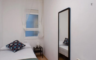 Private room at Carrer del Comte Borrell, image 3 of 13