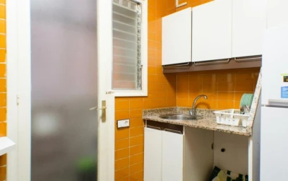Private room at Carrer del Comte Borrell, image 4 of 13