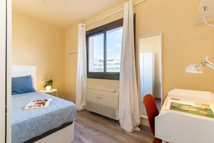 Cheap private room in {area}