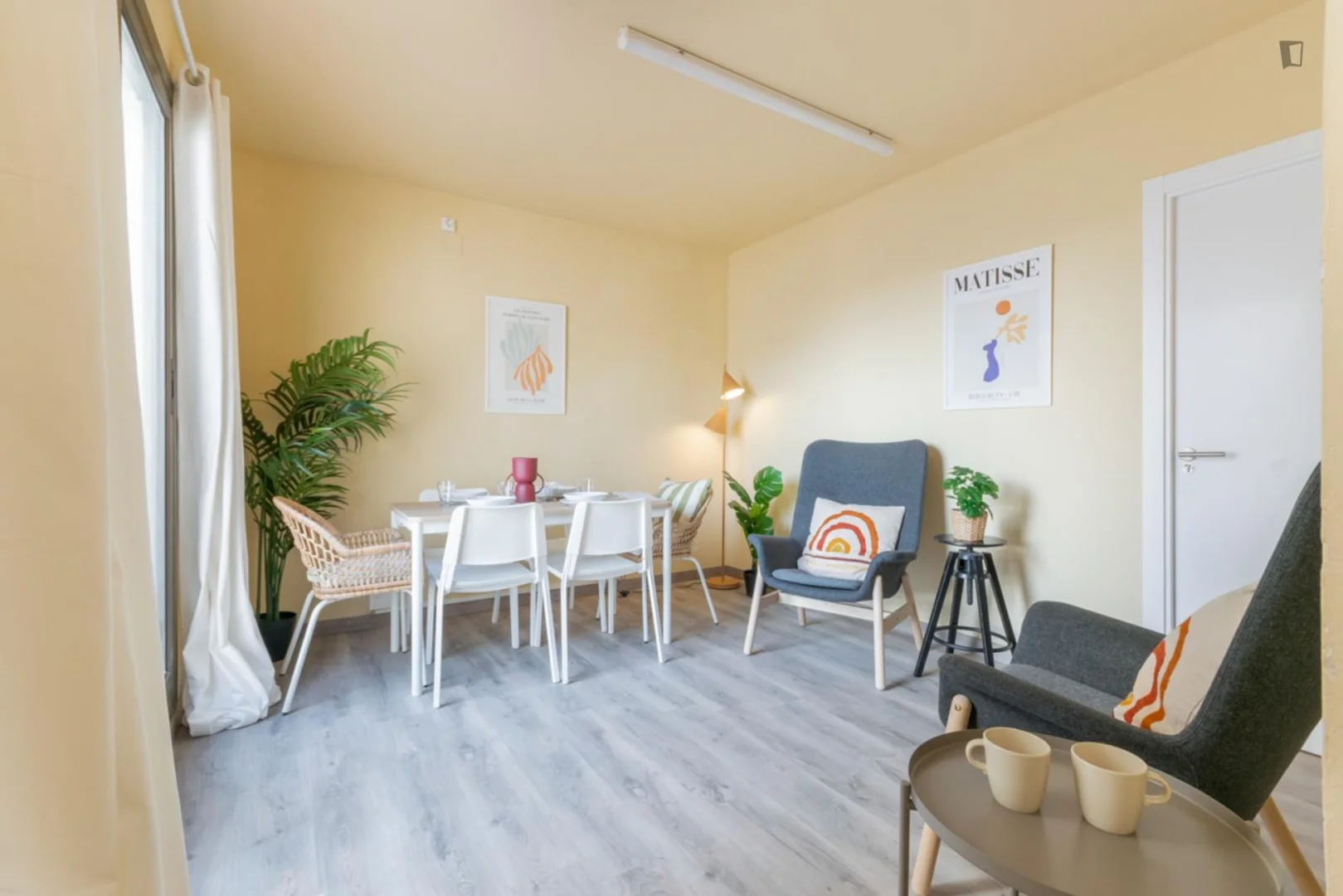 Comfortable and spacious student room in 