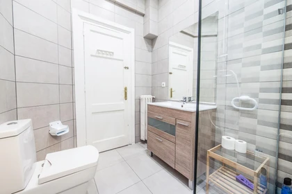 Private room at Avinguda Diagonal, image 10 of 16