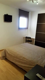 Zimmer mit Doppelbett zu vermieten Mataro