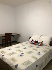 Chambre à louer avec lit double Terrassa