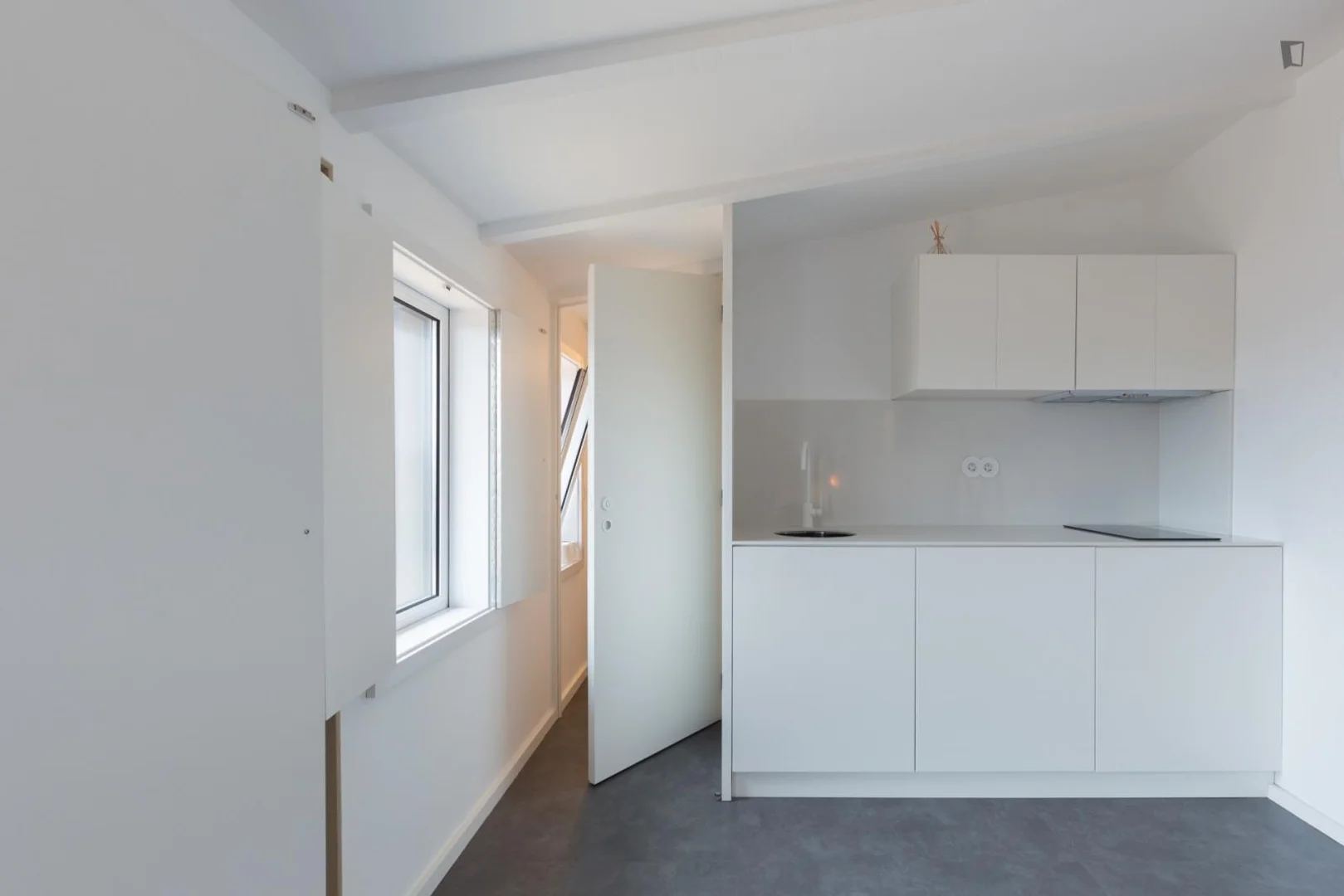 Minimalistisches Studentenstudio in  mit effizientem Grundriss