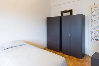 Private room at Rua de Diogo Cão, image 3 of 13
