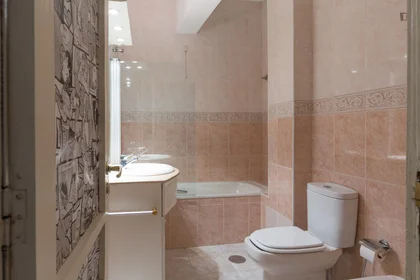 Private room at Rua de Diogo Cão, image 7 of 13