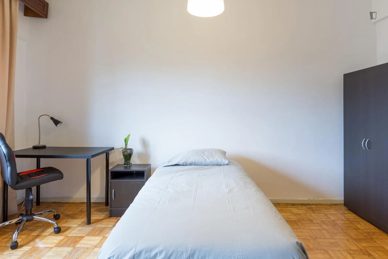 Economical student room with convenient location in 