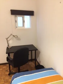 Private room at Rua de Contumil, image 2 of 21