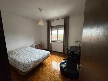 Private room at Rua de Contumil, image 12 of 21